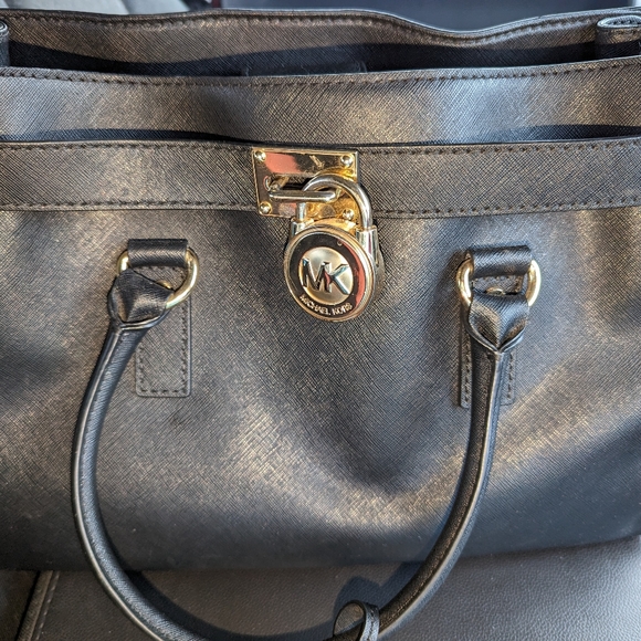 Big Michael Kors bag. - Picture 1 of 1